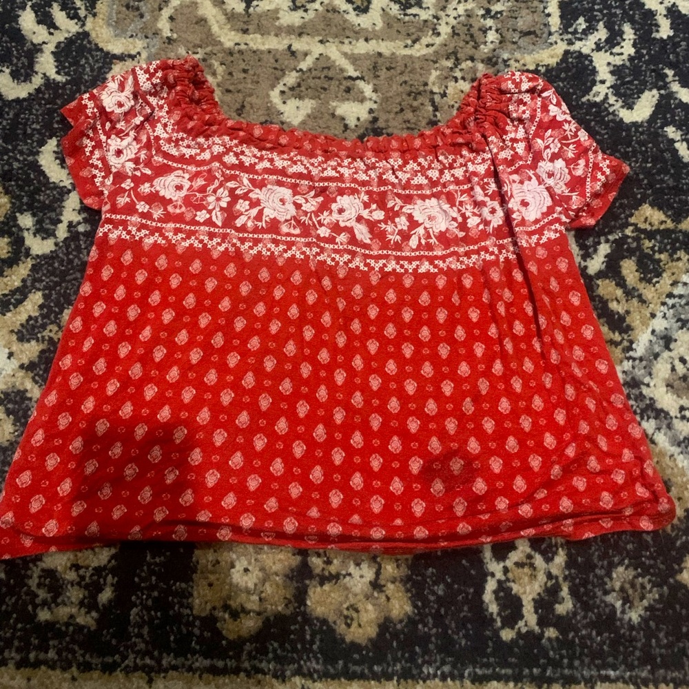 Off the shoulder womens pattered shirt with flowers. Brand: Rewind